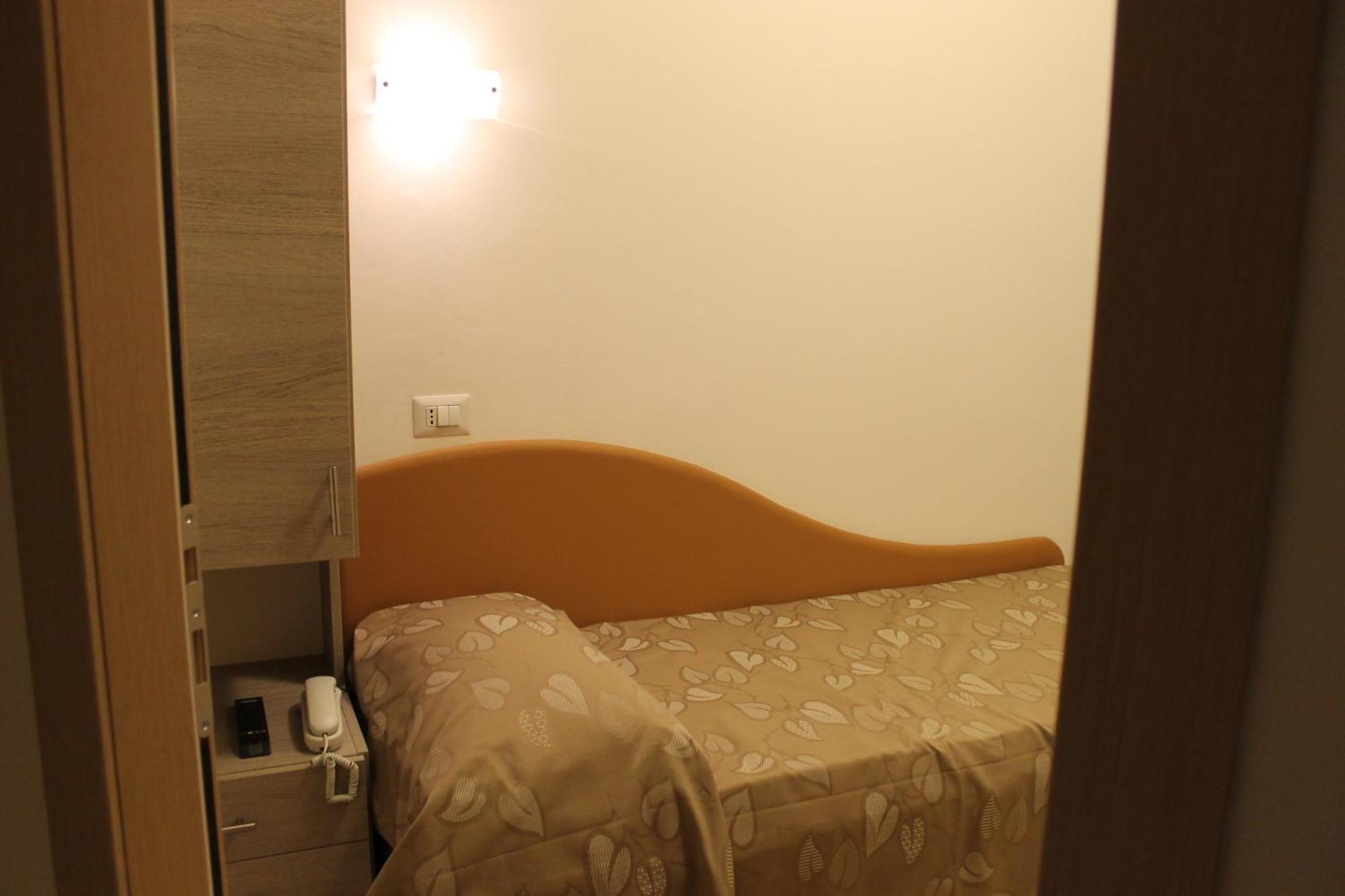 Hotel Villa Enea Cattolica Cameră foto
