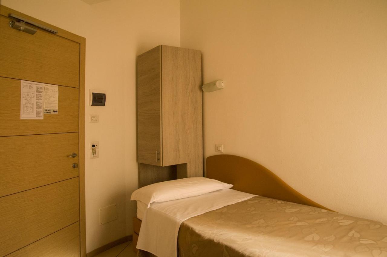 Hotel Villa Enea Cattolica Cameră foto
